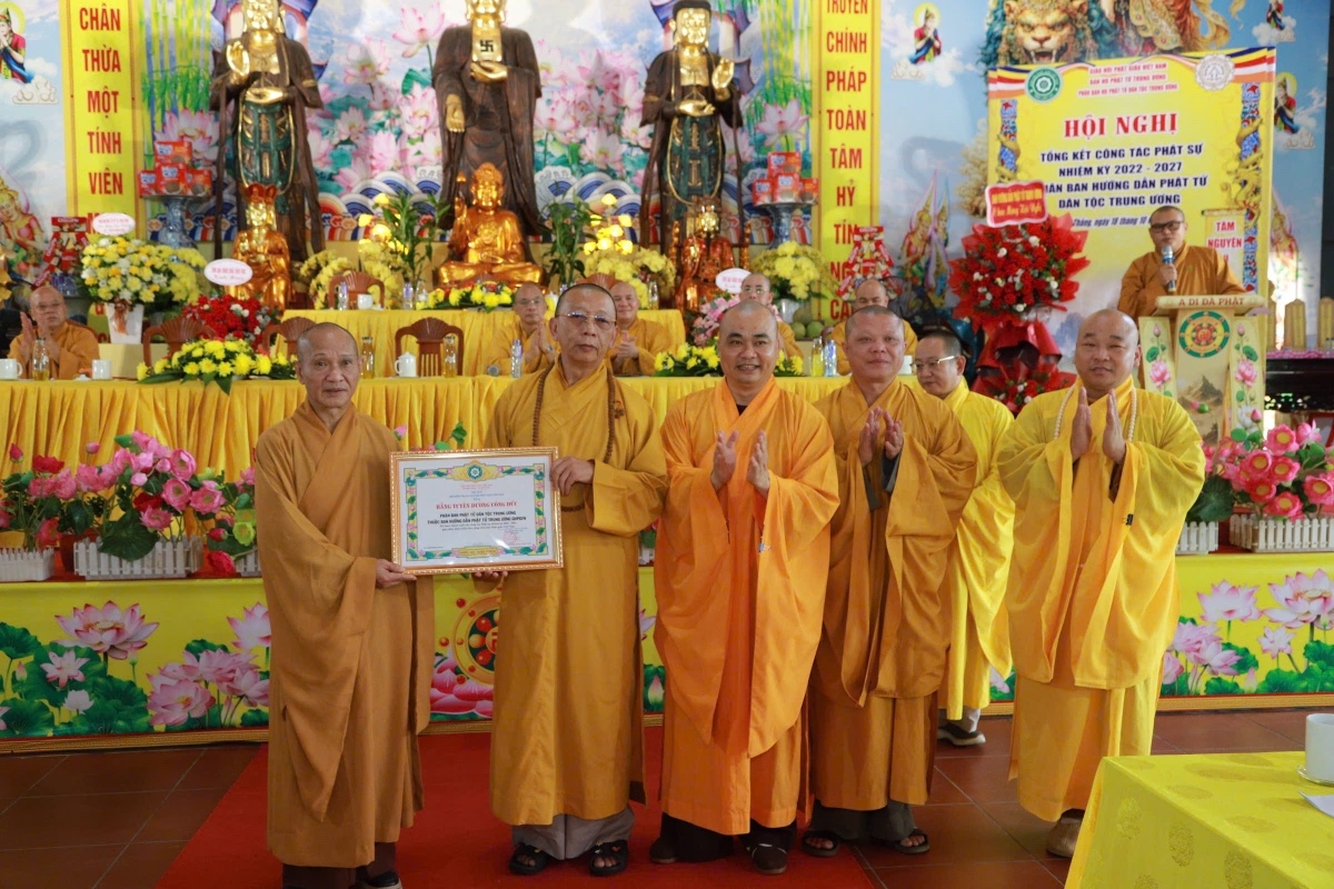 Phân ban Phật tử Dân tộc Trung ương nhận Bằng Tuyên dương công đức