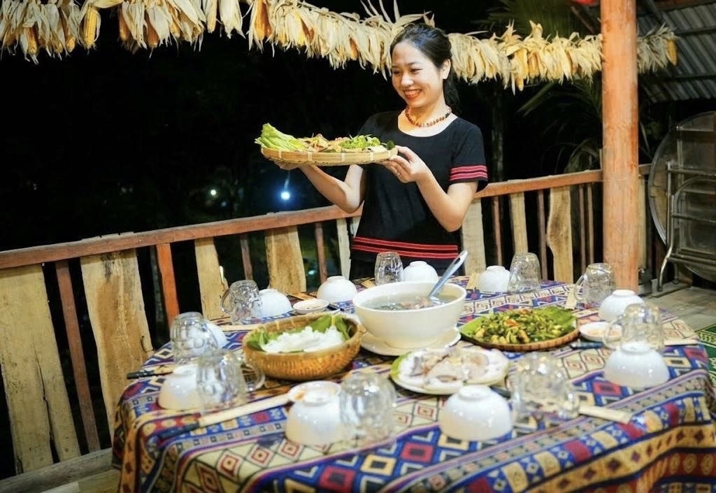 Không gian trải nghiệm văn hóa Hrê tại Plây Hrê do chị Trinh Sơn Uyên xây dựng, góp phần gìn giữ và lan tỏa bản sắc văn hóa dân tộc gắn với phát triển du lịch cộng đồng
