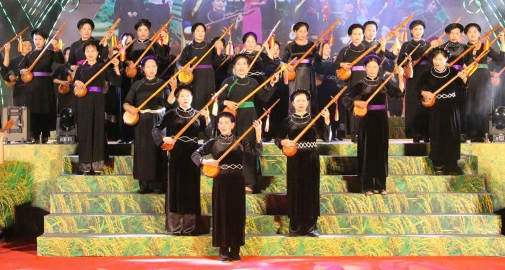 Hát then - đàn tính được đưa vào biểu diễn phục vụ các lễ hội truyền thống, các ngày hội du lịch tại các xã Bình Liêu, Lục Hồn, Hoành Mô, góp phần lan tỏa bản sắc văn hóa của cộng đồng dân tộc Tày ở tỉnh Quảng Ninh