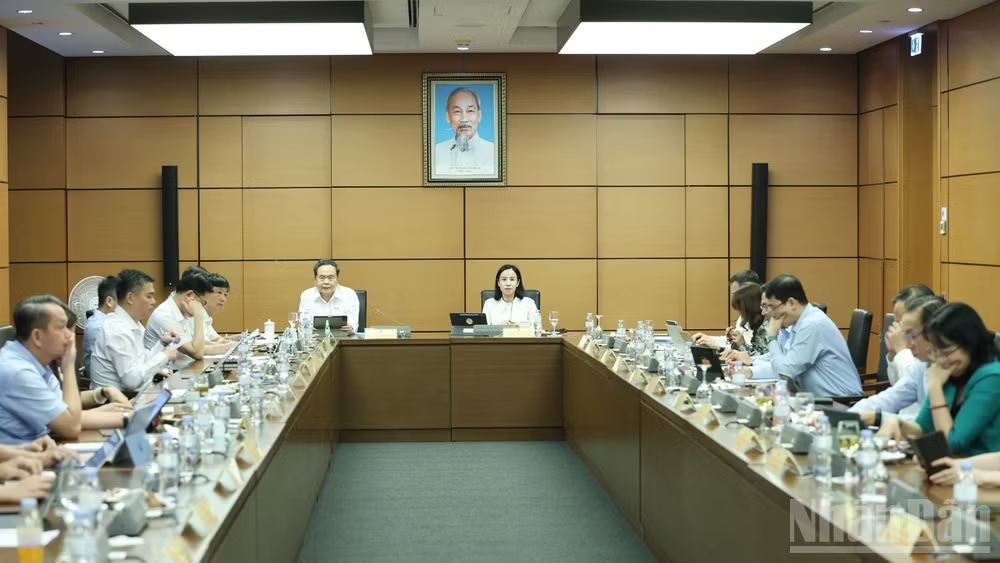 Quang cảnh một phiên thảo luận tổ tại Kỳ họp thứ 2, Quốc hội khóa XVI. (Ảnh: DUY LINH)