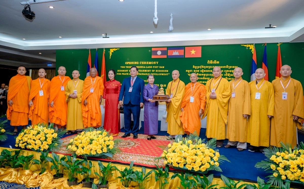 Thứ trưởng Bộ Dân tộc và Tôn giáo Nguyễn Hải Trung cùng Đoàn đại biểu Việt Nam tham dự Hội nghị Thượng đỉnh Phật giáo Việt Nam - Lào - Campuchia (ngày 27-29/10/2025)
