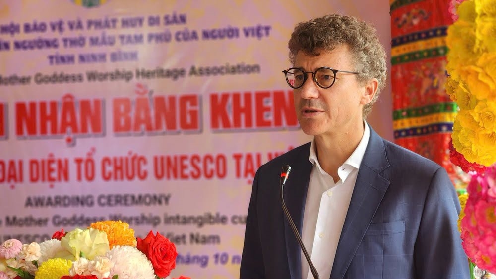 Ông Jonathan Wallace Baker phát biểu tại lễ trao Bằng khen của UNESCO