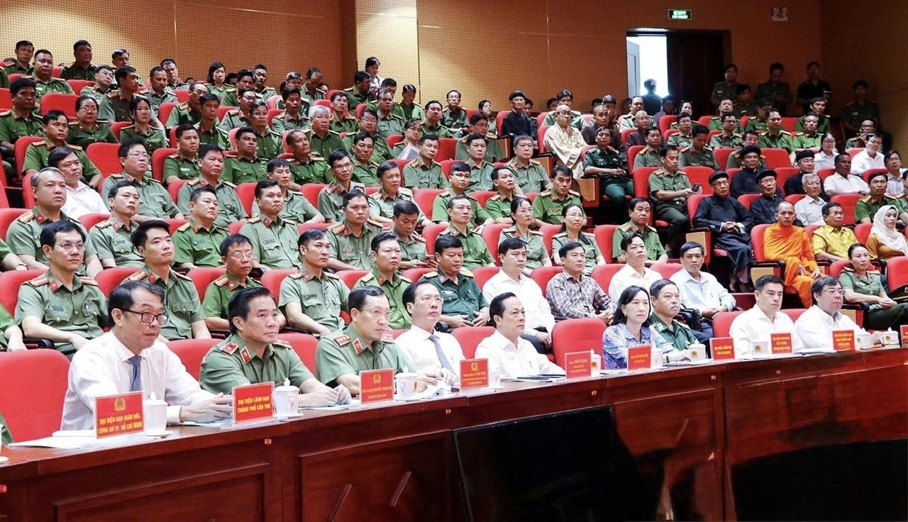 Các đại biểu tham dự Hội nghị