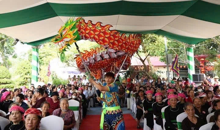 Nhiều tiết mục văn nghệ đặc sắc tại lễ khai mạc