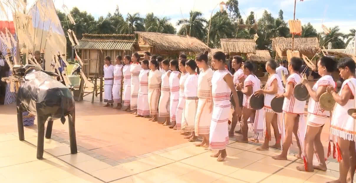 Dự án 6 đã góp phần bảo tồn, phát huy bản sắc văn hoá các dân tộc, từ đó nâng cao giá trị tinh thần, vật chất của đồng bào các dân tộc thiểu số tỉnh Quảng Ngãi (Ảnh: D.D)