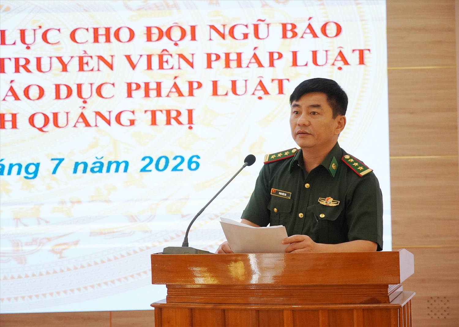 Ngành dân tộc phối hợp với Công an, Bộ đội Biên phòng để mời tuyên truyền viên về tận bản để phổ biên, giáo dục pháp luật cho đồng bào