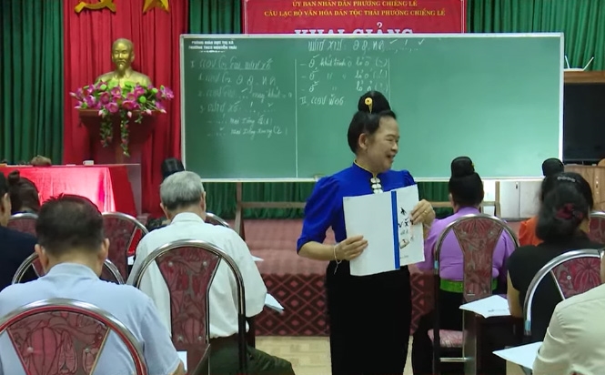 Lớp học tiếng Thái của phụ nữ dân tộc thiểu số tại Sơn La