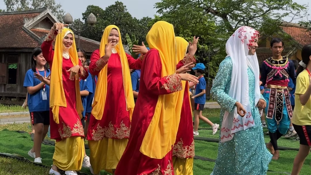 Rực rỡ sắc màu văn hóa Chăm Islam tại Hà Nội. (Ảnh: Ban tổ chức cung cấp)