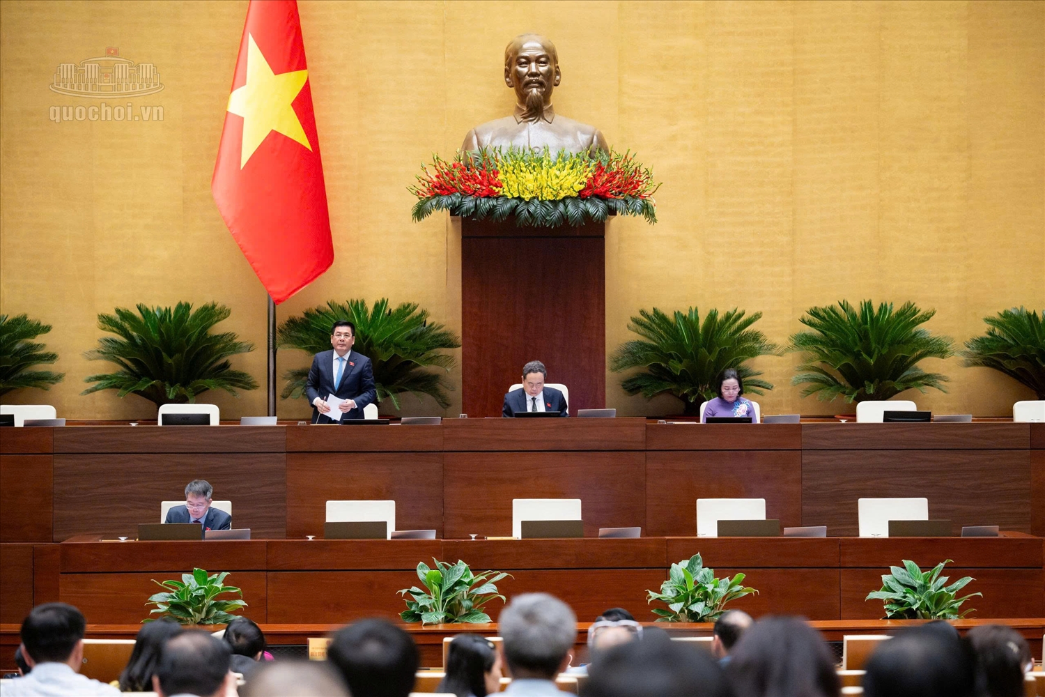 Đoàn chủ tọa tại phiên họp