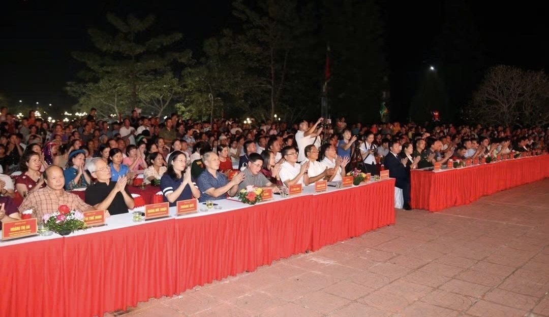 Đại biểu và Nhân dân các dân tộc xã Lục Hồn tham dự khai mạc Hội mùa vàng 2026