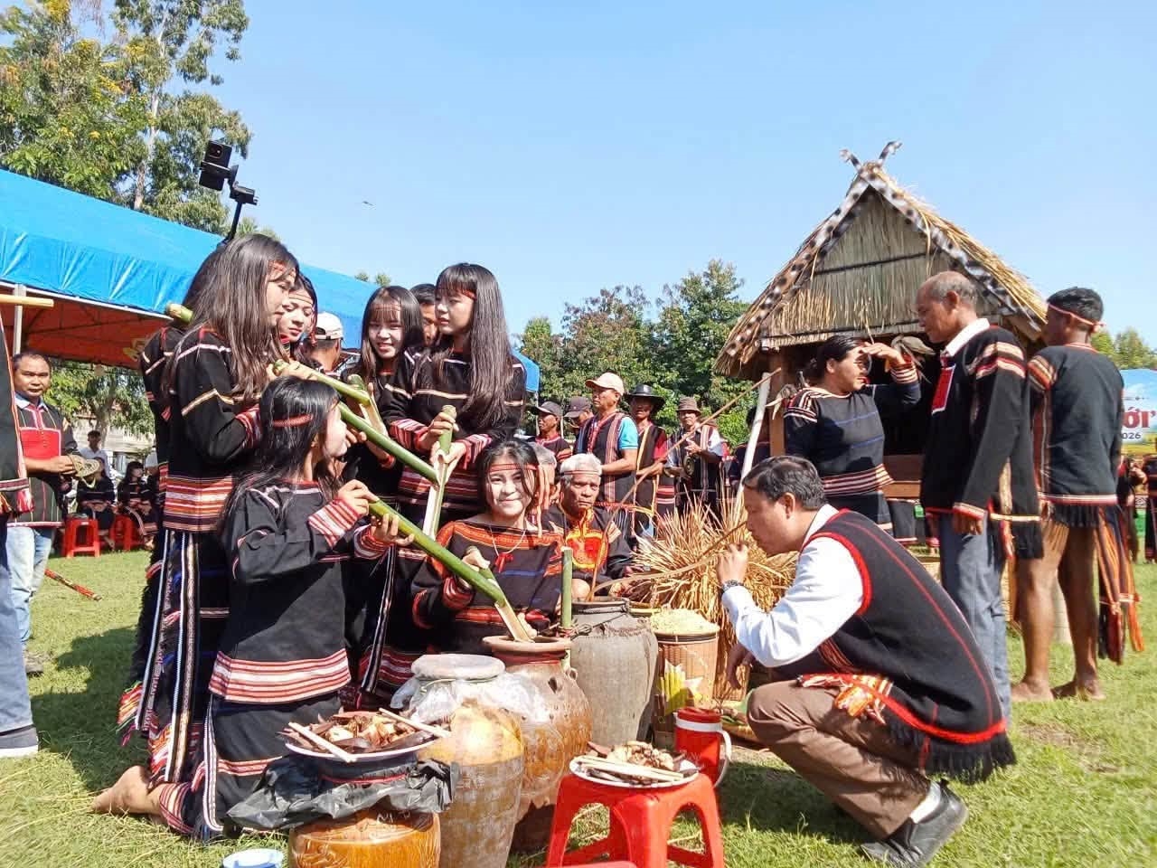 Thắm tình đoàn kết cộng đồng 