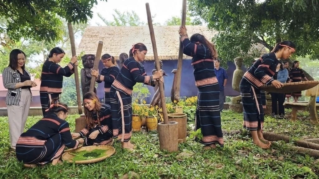 Làng Ơp, phường Pleiku (tỉnh Gia Lai) đang từng bước phát huy lợi thế về bản sắc văn hóa dân tộc Gia-rai để phát triển du lịch cộng đồng