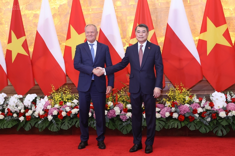 Thủ tướng Lê Minh Hưng và Thủ tướng Cộng hòa Ba Lan Donald Tusk - Ảnh: chinhphu.vn/Nhật Bắc