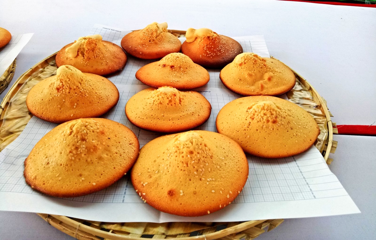Bánh Namparang - món bánh truyền thống mang ý nghĩa tốt lành, không thể thiếu trên mâm lễ dâng cúng Tổ tiên của đồng bào Chăm