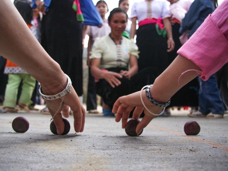 Các trò chơi dân gian sôi nổi tại lễ hội nàng Han góp phần tạo không khí vui tươi, gắn kết cộng đồng và gìn giữ nét đẹp văn hóa truyền thống của đồng bào Thái Trắng