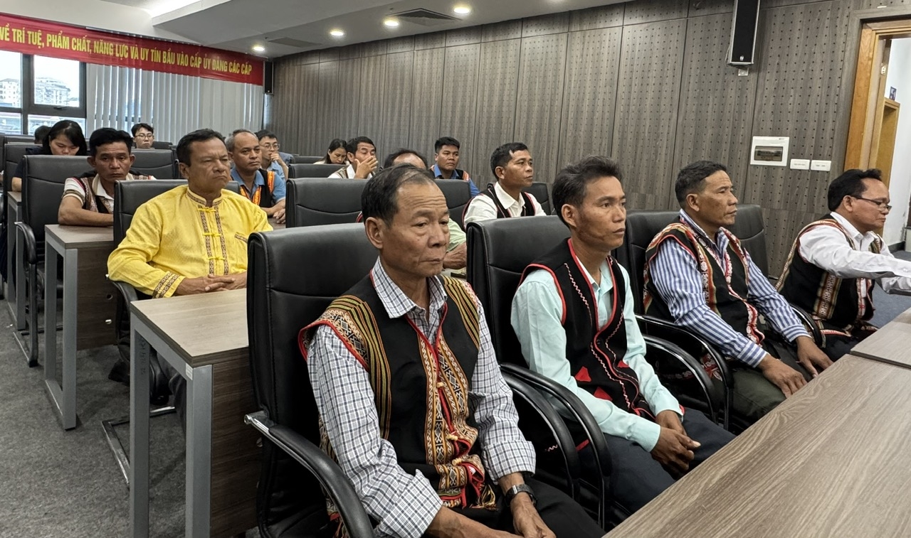Thứ trưởng Y Thông tiếp Đoàn đại biểu Người có uy tín tiêu biểu trong đồng bào dân tộc thiểu số tỉnh Khánh Hòa 2