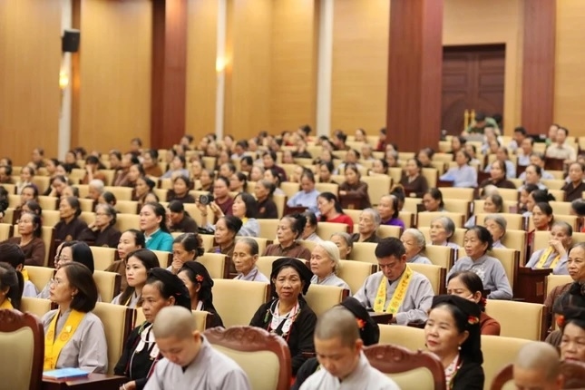 Chư tăng ni, phật tử tham dự Hội nghị