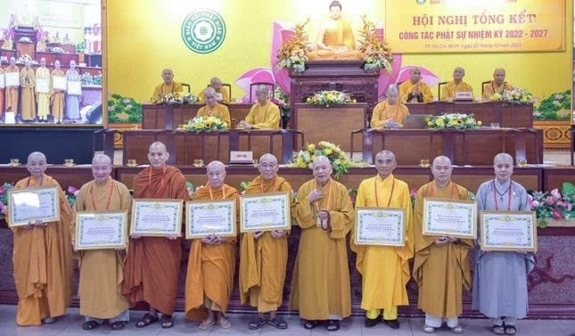 Các phân ban trực thuộc Ban Từ thiện xã hội Trung ương nhận Bằng Tuyên dương công đức của Giáo hội