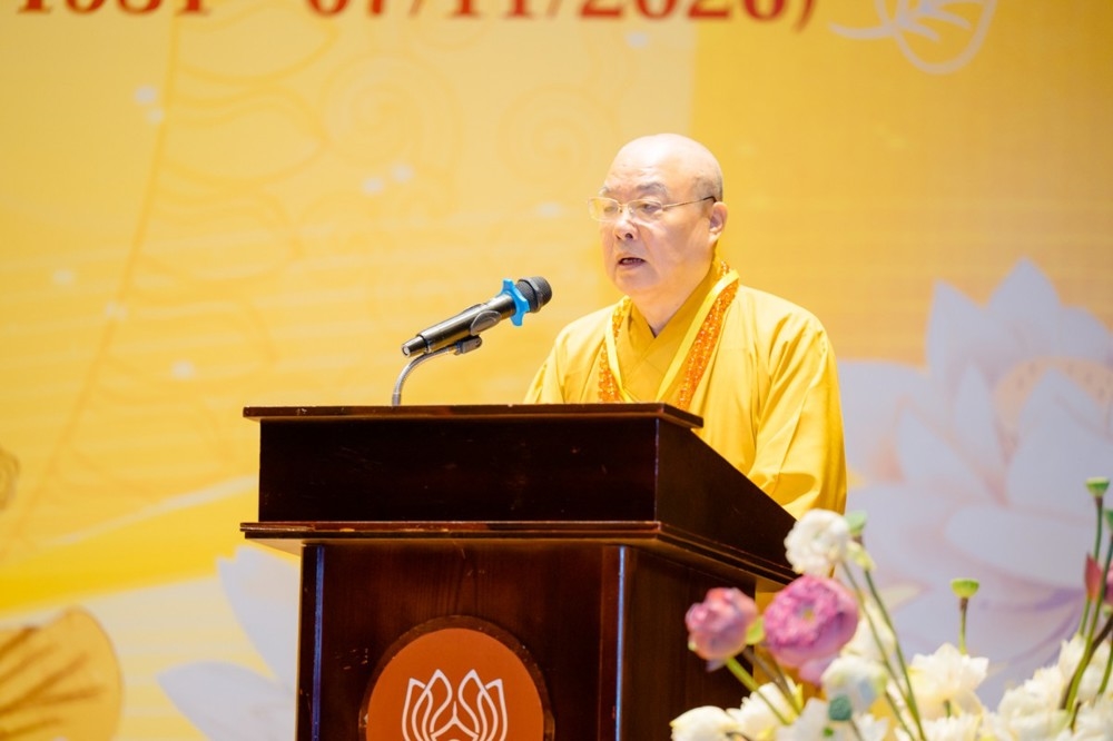 Hòa thượng Thích Thanh Nhiễu phát biểu tham luận tại Hội thảo