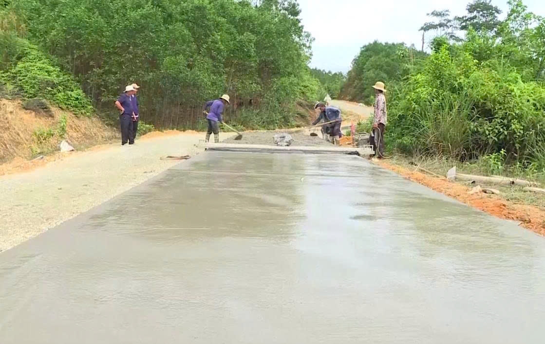 Nguồn vốn từ các Chương trình mục tiêu quốc gia được các địa phương tập trung đầu tư xây dựng cơ sở hạ tầng, góp phần thúc đẩy phát triển kinh tế - xã hội, từng bước nâng cao đời sống đồng bào DTTS và miền núi