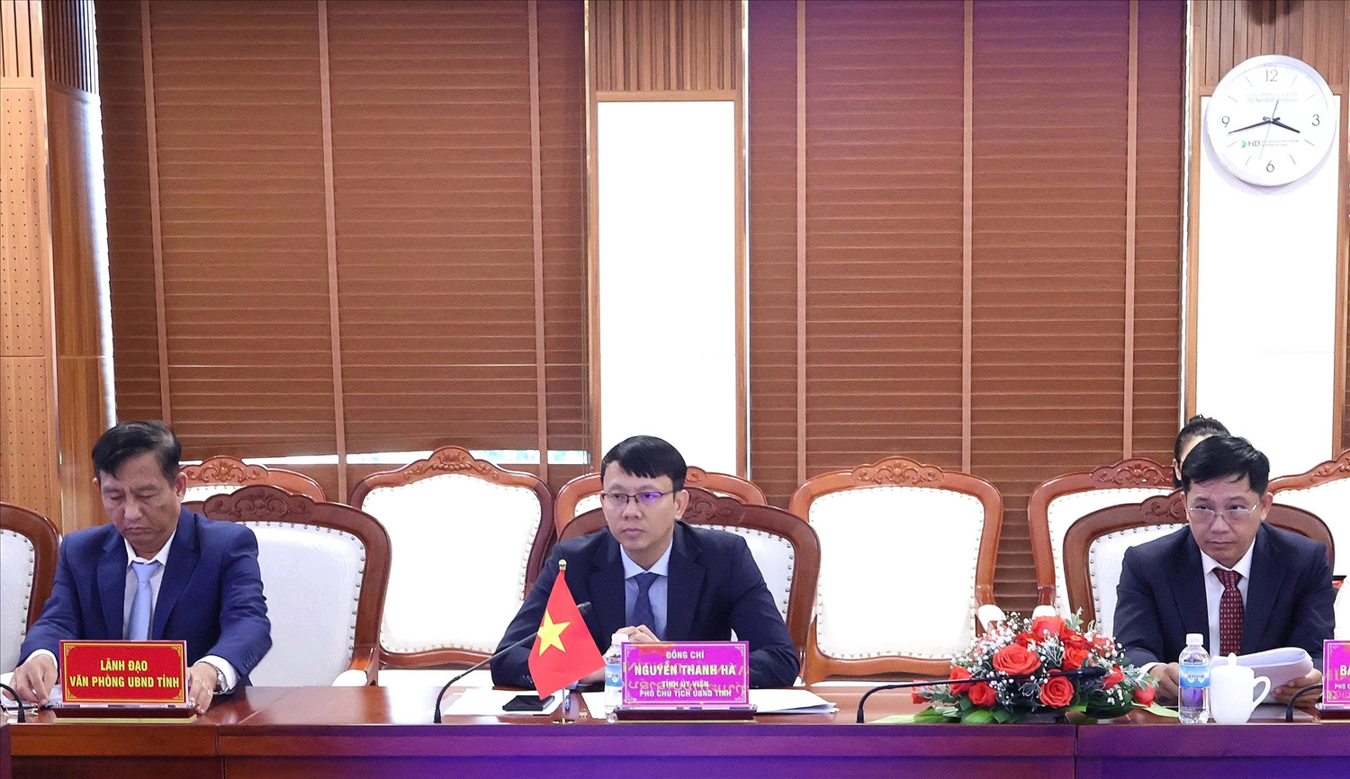 Phó Chủ tịch UBND tỉnh Khánh Hòa Nguyễn Thanh Hà phát biểu tại buổi tiếp Đoàn cán bộ nước Cộng hòa Dân chủ Nhân dân Lào