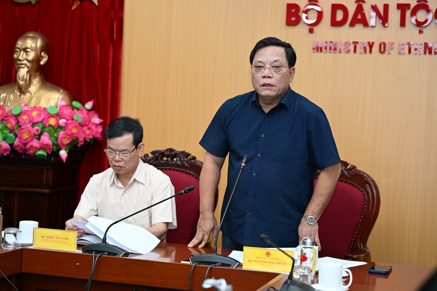 Thứ trưởng Bộ Dân tộc và Tôn giáo Nguyễn Hải Trung phát biểu tại cuộc họp