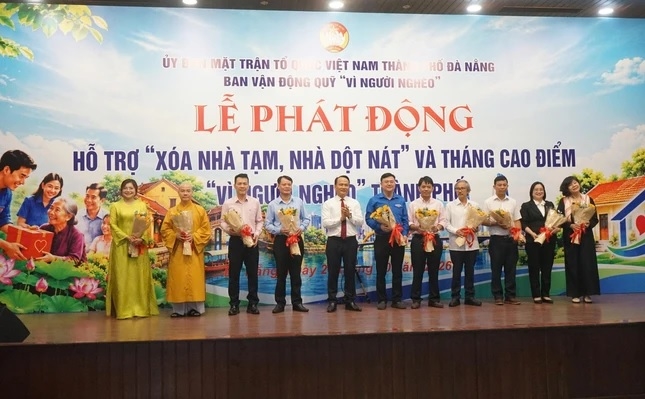 Các cơ quan, đơn vị, tổ chức, cá nhân, nhà hảo tâm hỗ trợ Chương trình “Xóa nhà tạm, nhà dột nát” và tháng cao điểm “Vì người nghèo” năm 2026 nhận tri ân từ Ban Tổ chức