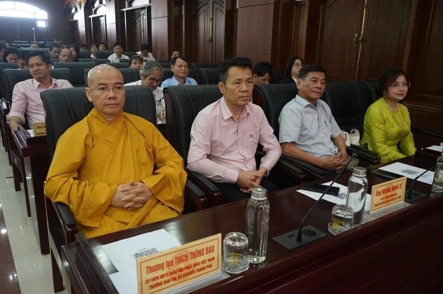Thượng tọa Thích Thông Đạo cùng các đại biểu tham dự Lễ phát động