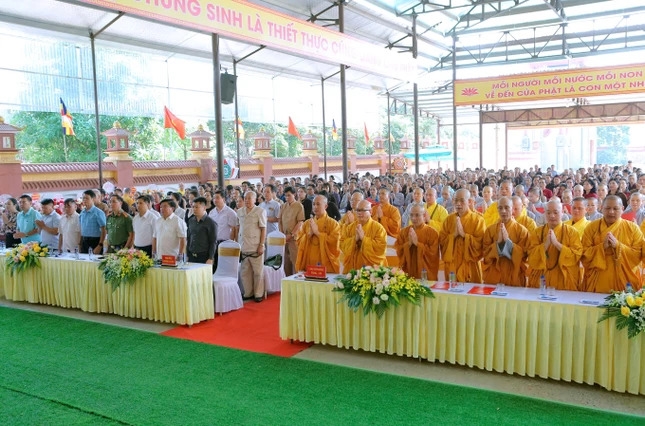 Chư tôn đức, lãnh đạo chính quyền tham dự