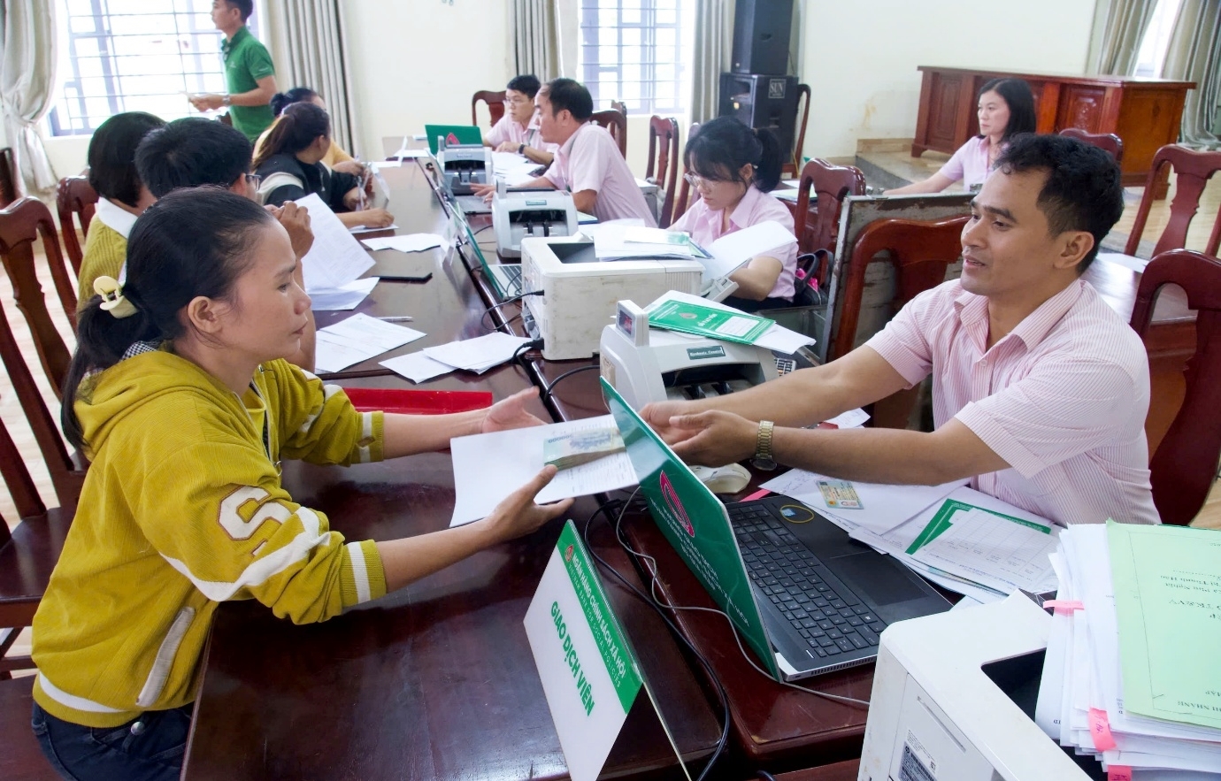 Ngân hàng Chính sách xã hội Bù Gia Mập giải ngân nguồn vốn tín dụng chính sách xã hội cho các hộ nghèo, hộ cận nghèo và các đối tượng chính sách khác