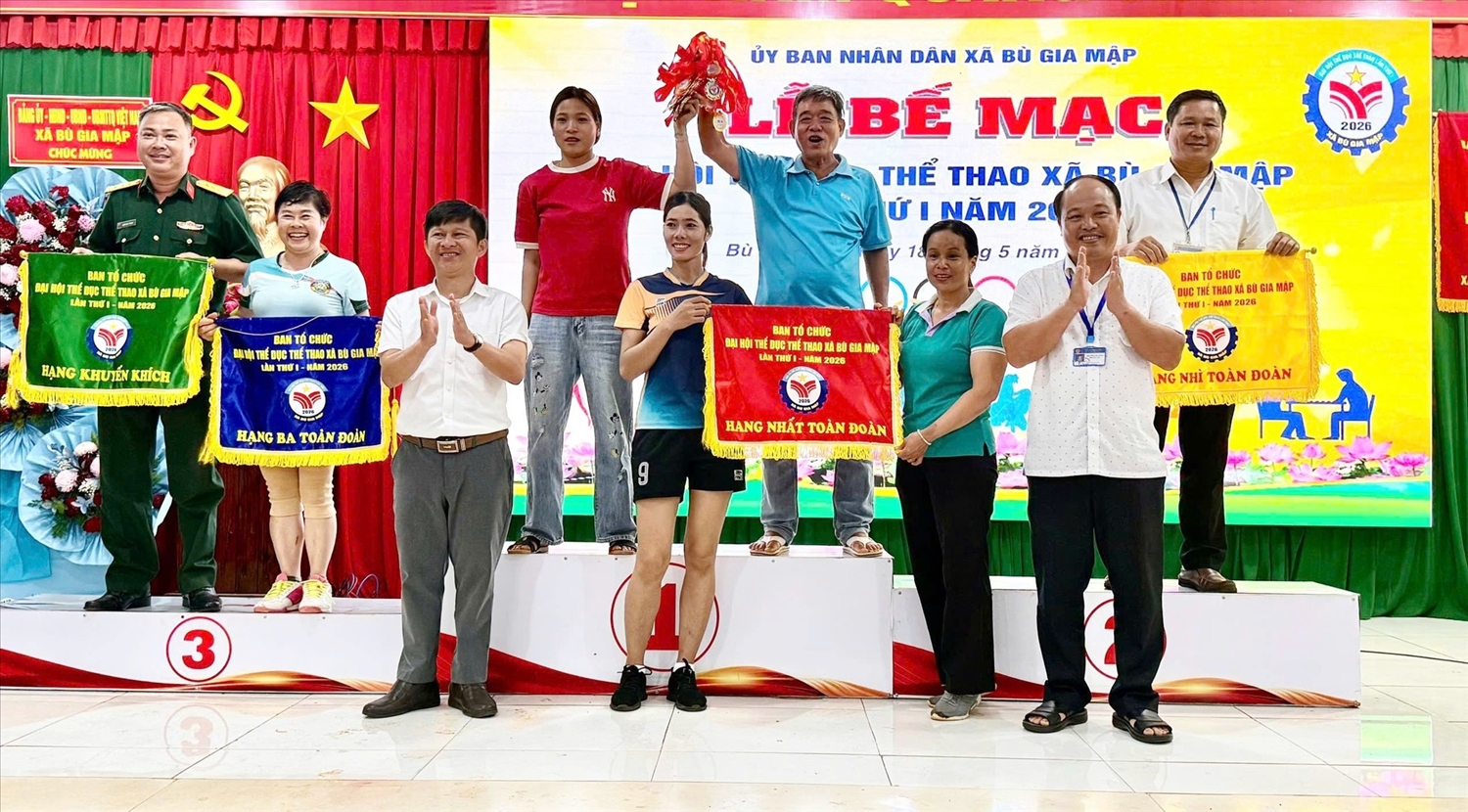 Trao giải cho các tập thể, cá nhân tại Lễ bế mạc Đại hội Thể dục Thể thao xã Bù Gia Mập lần thứ I, năm 2026