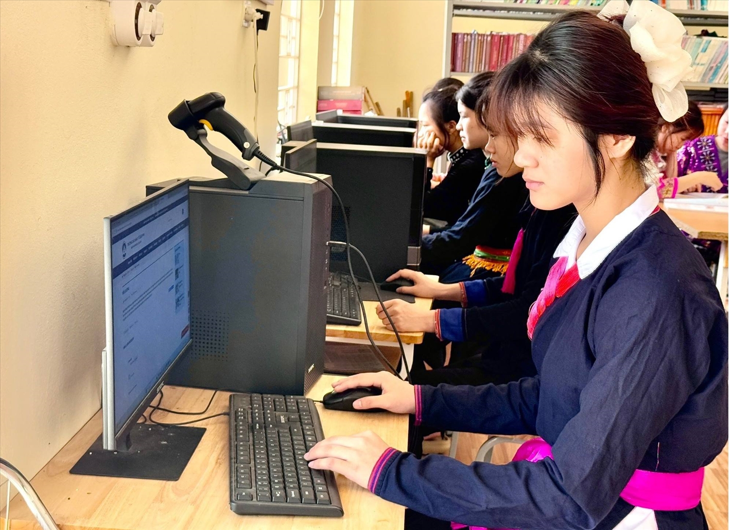 Các trường học tại tỉnh Lào Cai đã lựa chọn và triển khai các nền tảng dạy học trực tuyến phù hợp để phục vụ công tác dạy và học