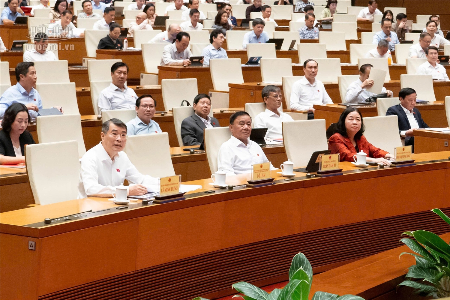 Thủ tướng Chính phủ Lê Minh Hưng và các ĐBQH tham dự phiên họp