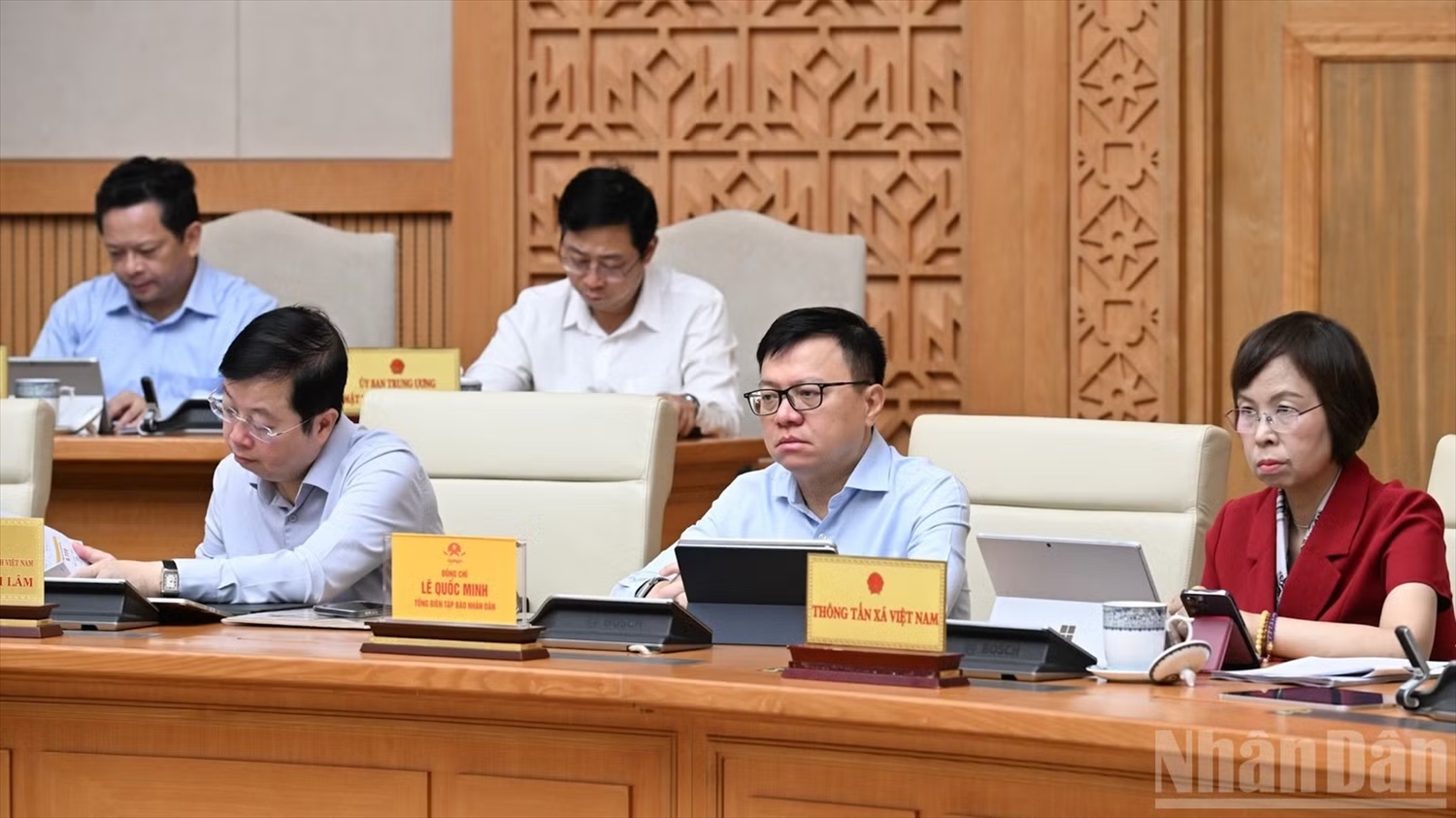 Các đại biểu tham dự phiên họp. (Ảnh: TRẦN HẢI)