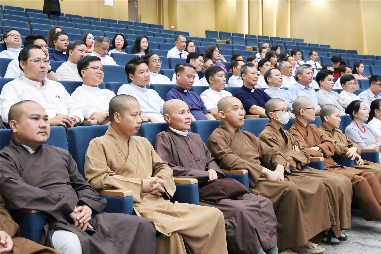 Các chức sắc, chức việc các tôn giáo dự Hội nghị