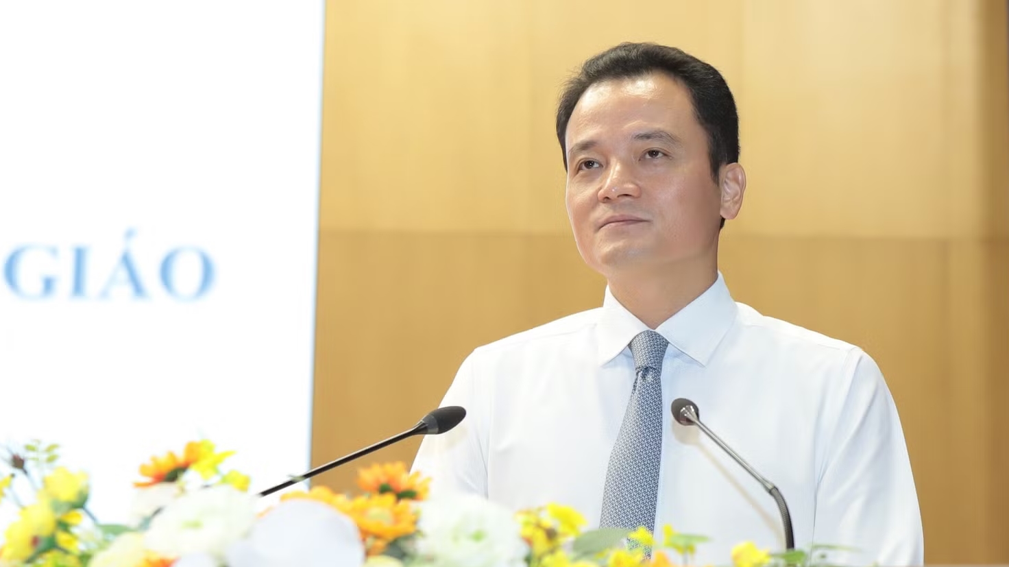 Đồng chí Giàng Quốc Hưng - Ủy viên Ban Thường vụ Tỉnh uỷ, Phó Chủ tịch UBND tỉnh phát biểu tại hội nghị.