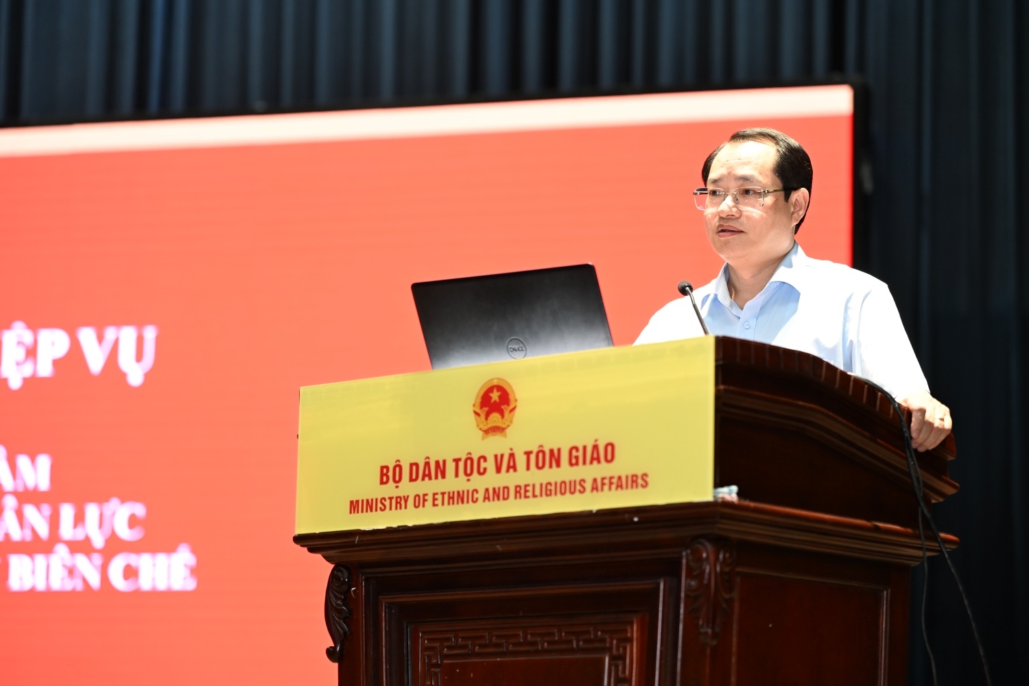 Vụ trưởng Vụ Tổ chức cán bộ Hà Xuân Tùng phát biểu tại Hội nghị