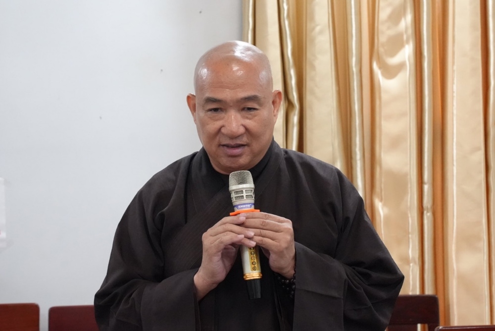 Thượng tọa Thích Phước Nguyên báo cáo sơ lược chương trình Đại hội
