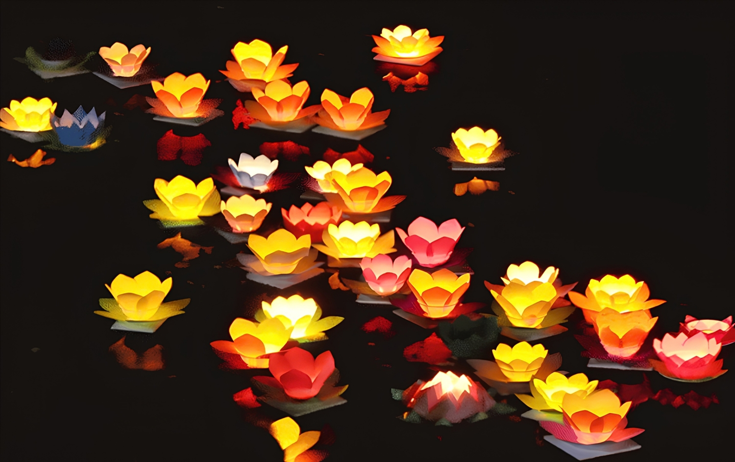 In Buddhism, the flower lamp symbolizes the radiance that illuminates everything far and wide 