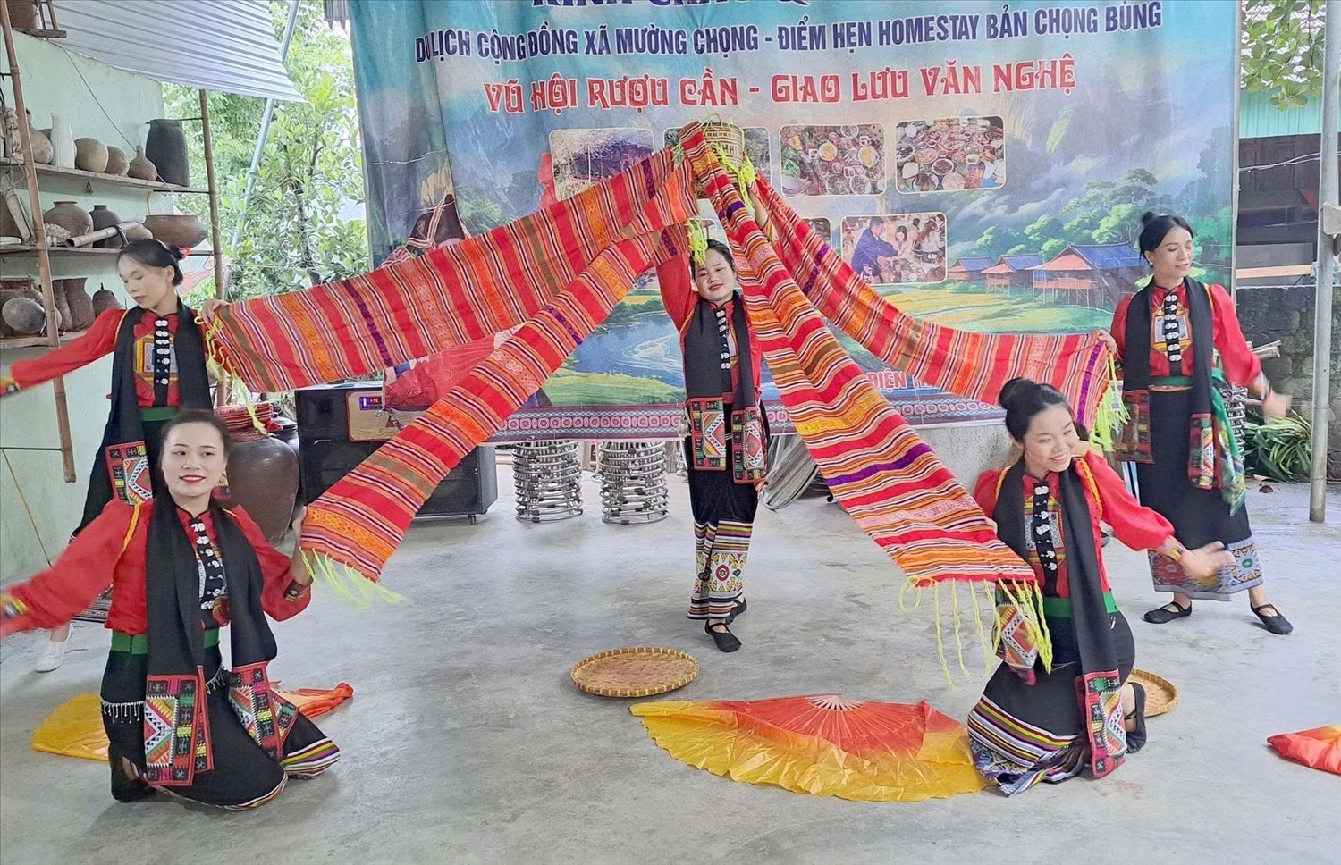 Câu lạc bộ văn hóa dân gian ở Mường Chọng trở thành một phần của sản phẩm du lịch cộng đồng