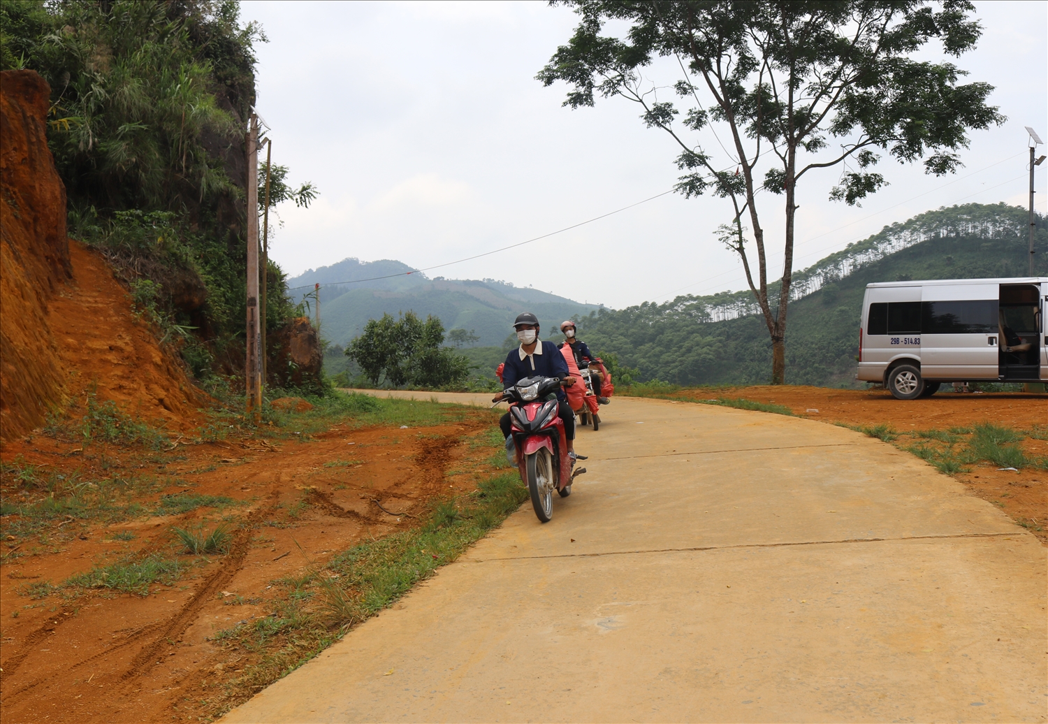 Đường về xã Tân Hợp, tỉnh Lào Cai được đầu tư khang trang (Ảnh: Phương Liên)