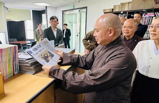 Đoàn Giáo hội Phật giáo Việt Nam đến thăm Đài Phát thanh - Truyền hình Phật giáo Won