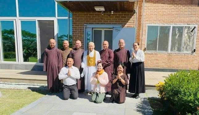 Đoàn Giáo hội Phật giáo Việt Nam đến thăm Hòa thượng Jwasan Sangsa, Tổng Đại sư Phật giáo Won