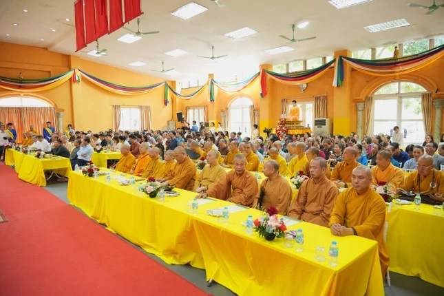 Các đại biểu tham dự buổi lễ ra mắt