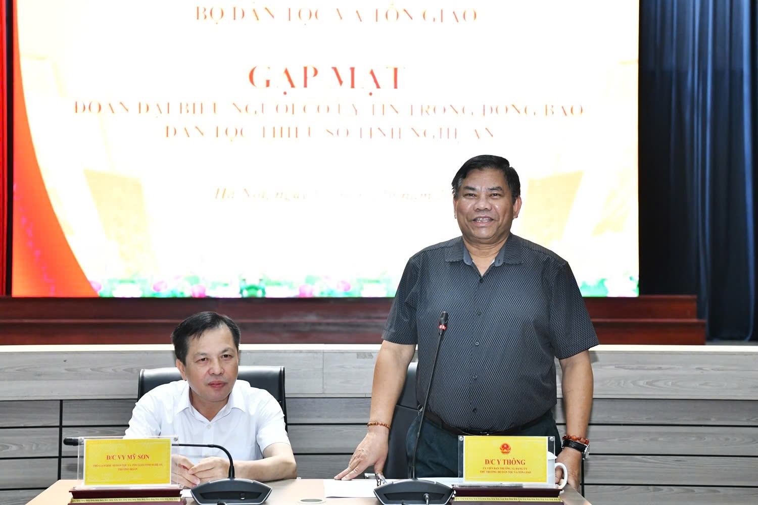 Thứ trưởng Bộ Dân tộc và Tôn giáo Y Thông phát biểu tại buổi gặp mặt đoàn đại biểu Người có uy tín tiêu biểu tỉnh Nghệ An