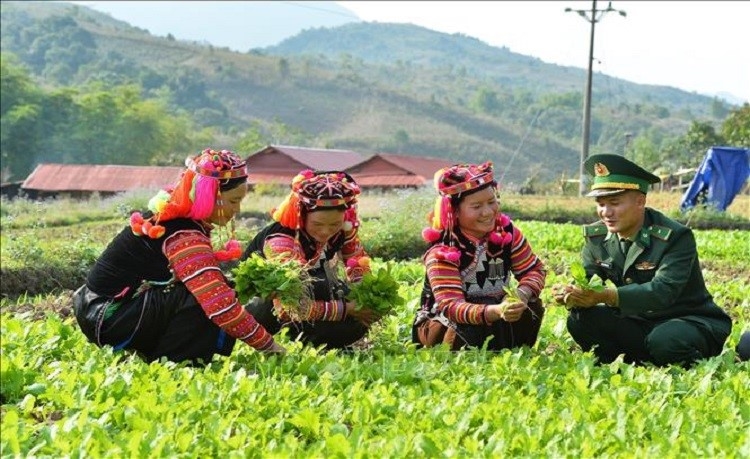 Nhị quyết số 46/2026/QH16 đặt mục tiêu giảm tỷ lệ hộ nghèo đa chiều vùng đồng bào dân tộc thiểu số và miền núi xuống dưới 10% vào năm 2030