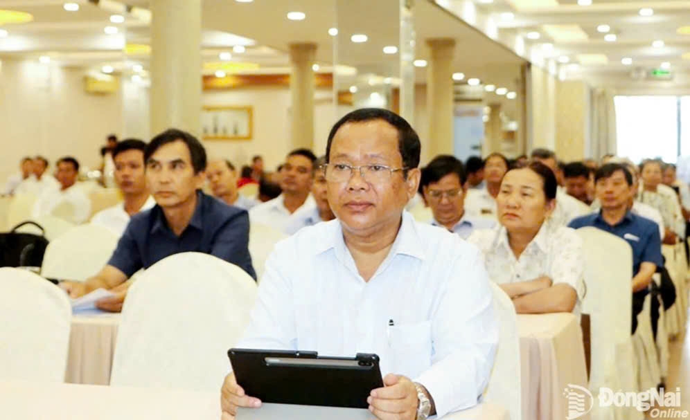 Ông Thổ Út, Phó Giám đốc Sở Dân tộc và Tôn giáo thành phố Đồng Nai cùng các đại biểu tham dự Hội nghị tuyên truyền, phổ biến pháp luật về dân tộc, tôn giáo cho trưởng ấp, khu phố các xã, phường phía Nam thành phố năm 2026, ngày 9-9. Ảnh: Văn Truyên