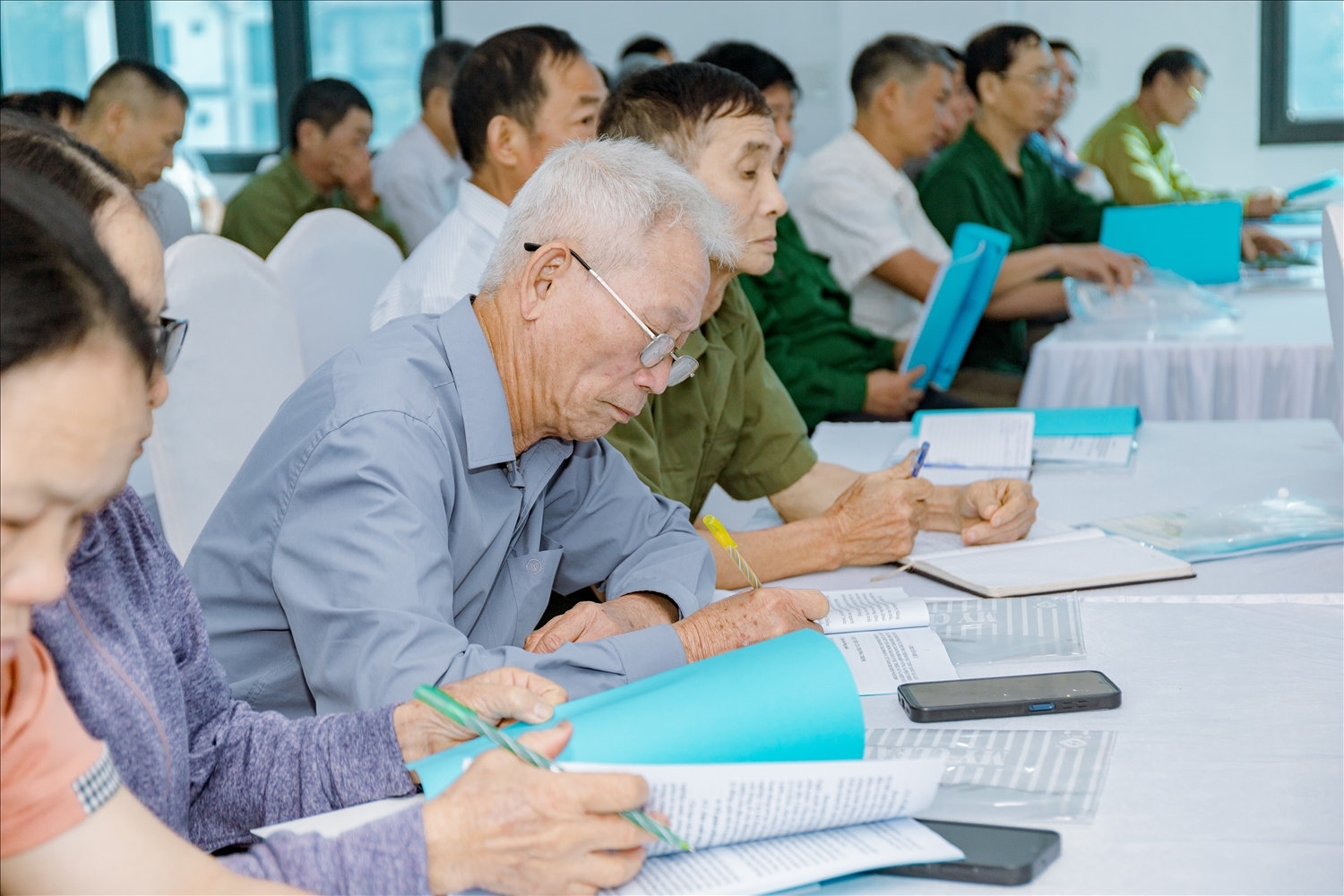 Thực hiện Nội dung số 2, Tiểu dự án 1, Dự án 10 của Chương trình MTQG 1719, ngành công tác dân tộc các địa phương đã tổ chức 93 hội nghị, lớp tập huấn cho 14.557 lượt người. (Trong ảnh: Người có uy tín tỉnh Tuyên Quang dự Hội nghị tập huấn, cung cấp thông tin năm 2026 do Sở Dân tộc và Tôn giáo tổ chức).
