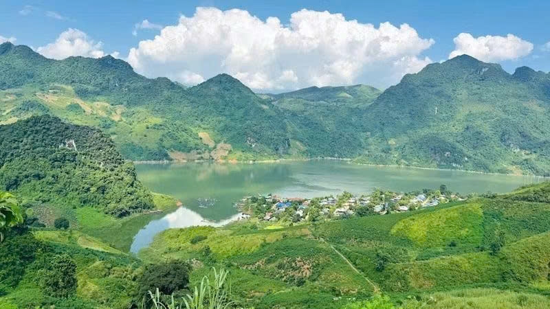 Bản Huổi Lóng yên bình