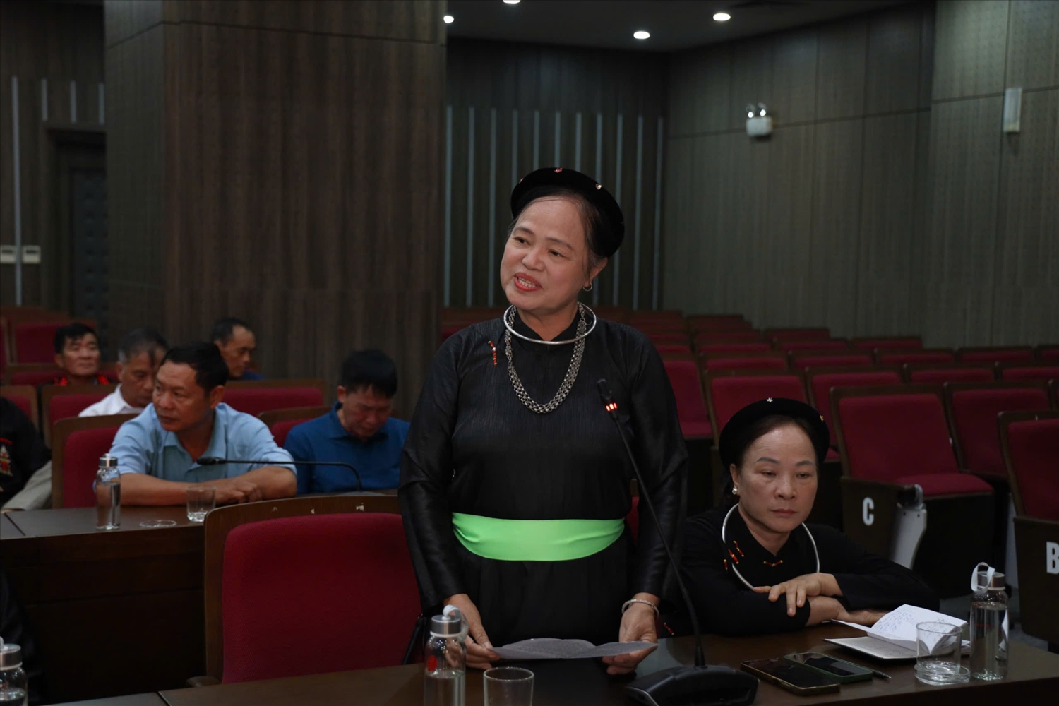 Bà Vi Thị Hoa, dân tộc Tày, Người có uy tín thôn Dưới, xã Việt Lâm, tỉnh Tuyên Quang